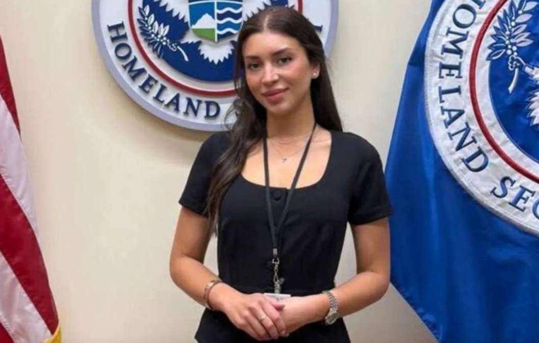 Ajudan Donald Trumph Diskors Gara-Gara Hidup Glamor