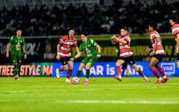 Persebaya Dominan, Madura United Justru Bawa Pulang Tiga Poin dari GBT