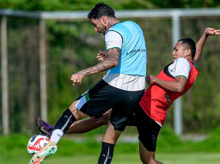 Jadwal Ketat Persebaya di Bulan April: Dari Derby Jatim hingga Duel Klasik, Coach Shin Siapkan Fisik