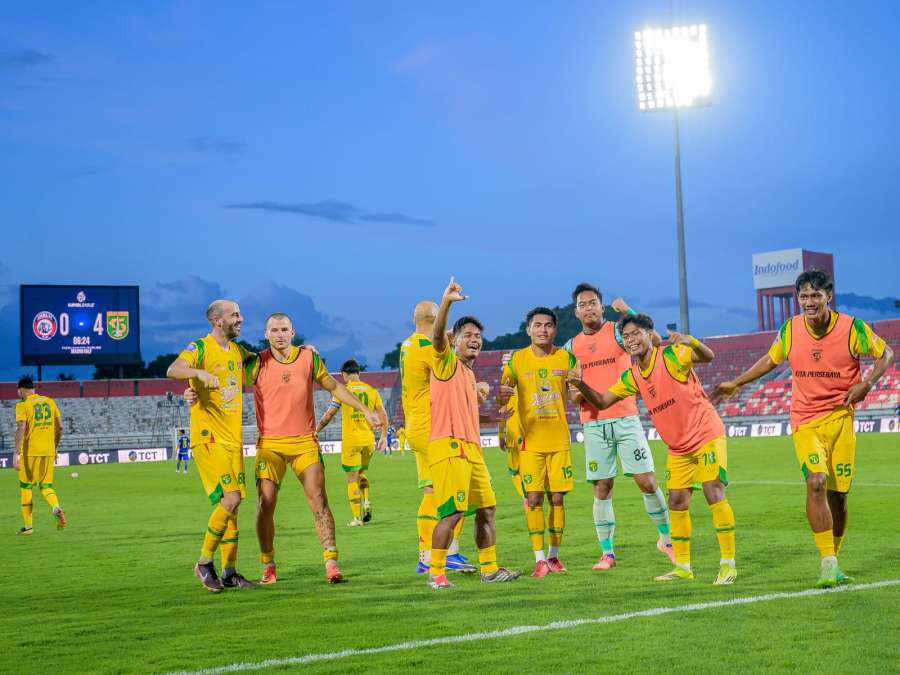 Gilas Arema FC Empat Gol Tanpa Balas, Persebaya Surabaya Tegaskan Dominasi di Derbi Jatim