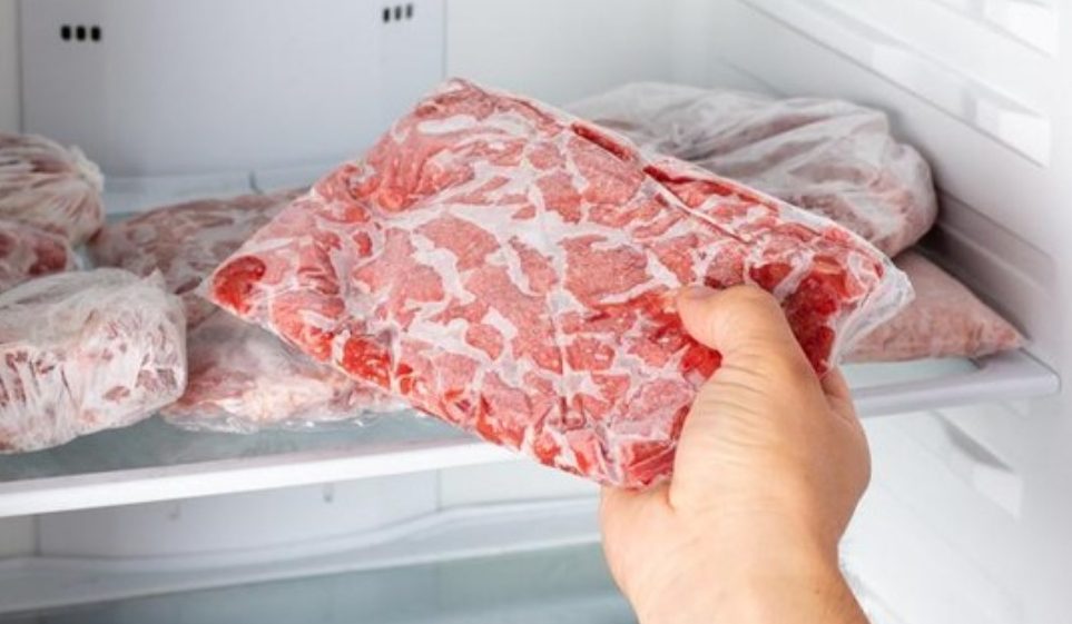 Jangan Langsung Dimasak! Ini Cara Tepat Cairkan Daging Kurban Beku Menurut BPOM