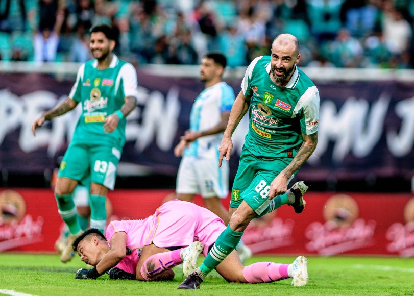 Menggila di GBT, Bernardo Tavares Ungkap Rahasia Persebaya Lumat PSBS Biak 4 Gol Tanpa Balas