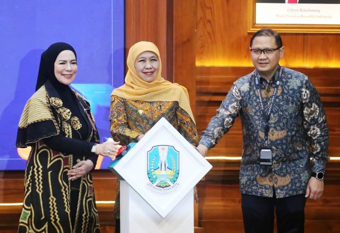 Pangkas Gap Pendidikan, Khofifah Luncurkan 143 Ribu Kuota Beasiswa Pelajar dan Mahasiswa di Jatim