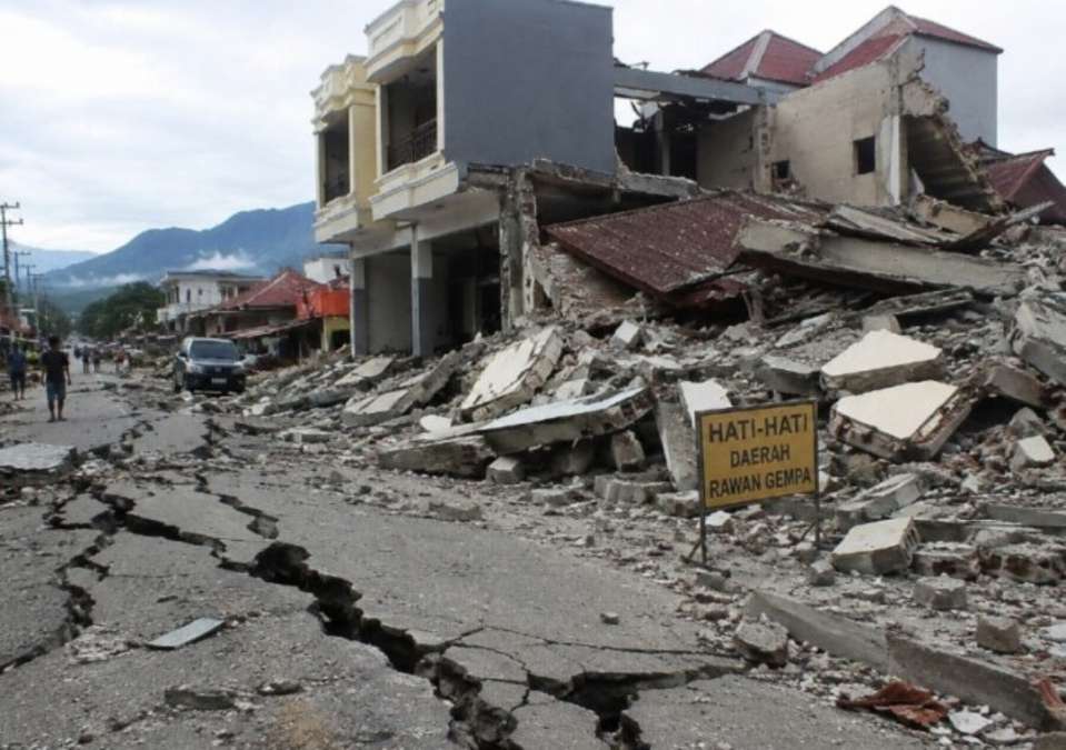 Menkomdigi Pastikan BTS di Wilayah Gempa NTT Tercover dengan Baik