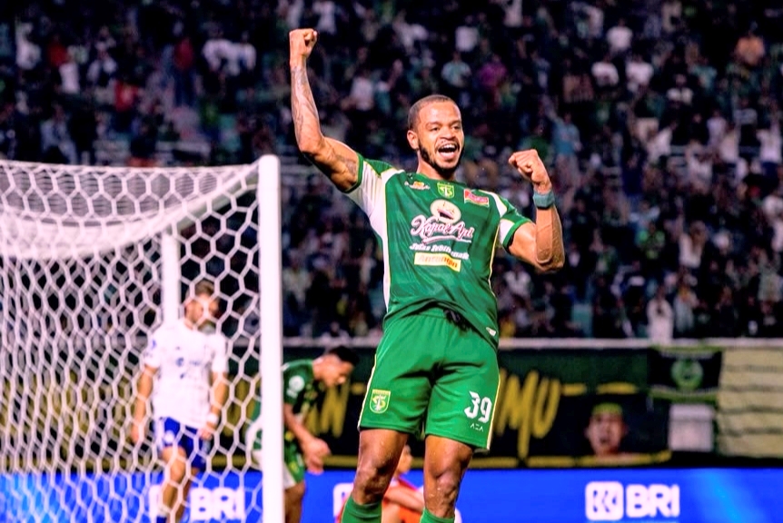 Sengit di GBT! Persebaya Raih Tiga Poin Pertama Usai Taklukkan 10 Pemain PSIM
