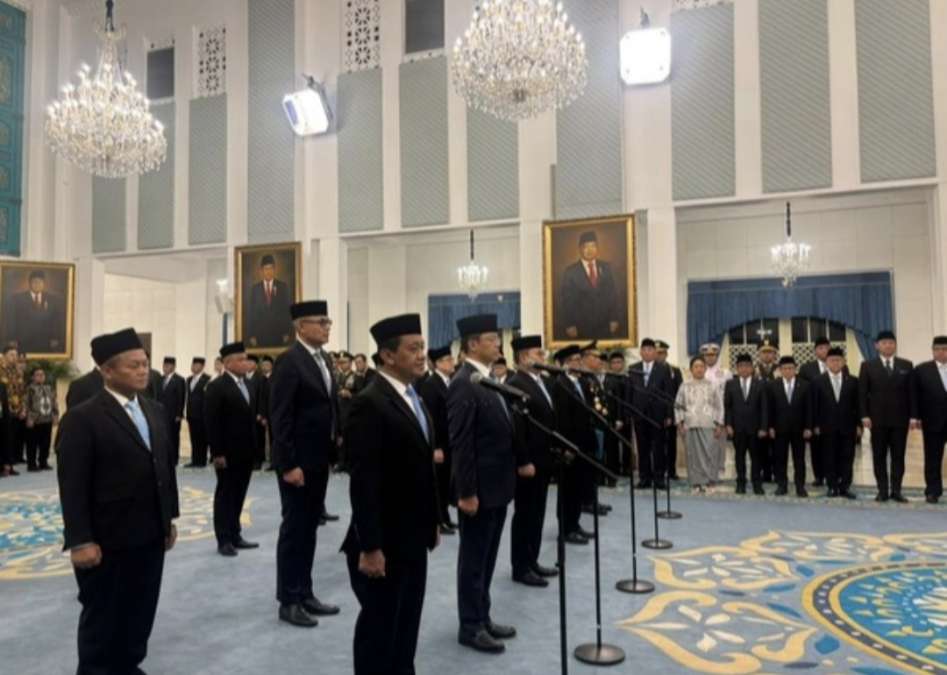 Prabowo Rombak Kabinet Besar-besaran: 18 Pejabat Dilantik, Kapolri hingga Menko Berganti